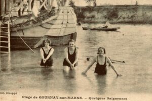 Baignade près de la péniche Foch 1930